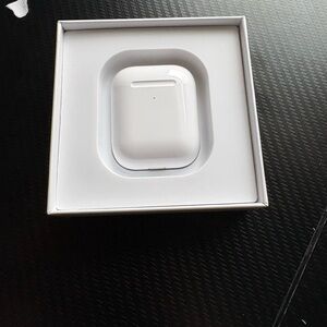 Apple Gen 2 White Wireless Earbuds
